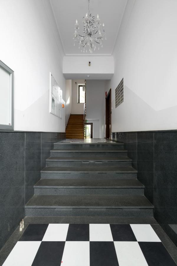 Uroczy apartament obok Opery i Dworca Głównego Cracóvia Exterior foto