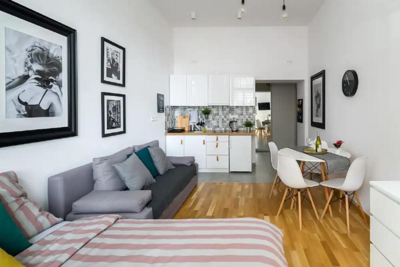 Uroczy apartament obok Opery i Dworca Głównego Cracóvia Exterior foto