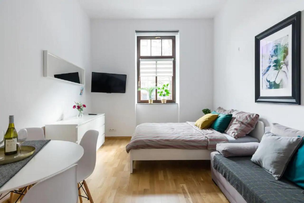 Uroczy apartament obok Opery i Dworca Głównego Cracóvia Exterior foto
