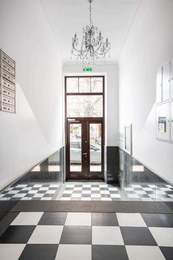 Uroczy apartament obok Opery i Dworca Głównego Cracóvia Exterior foto