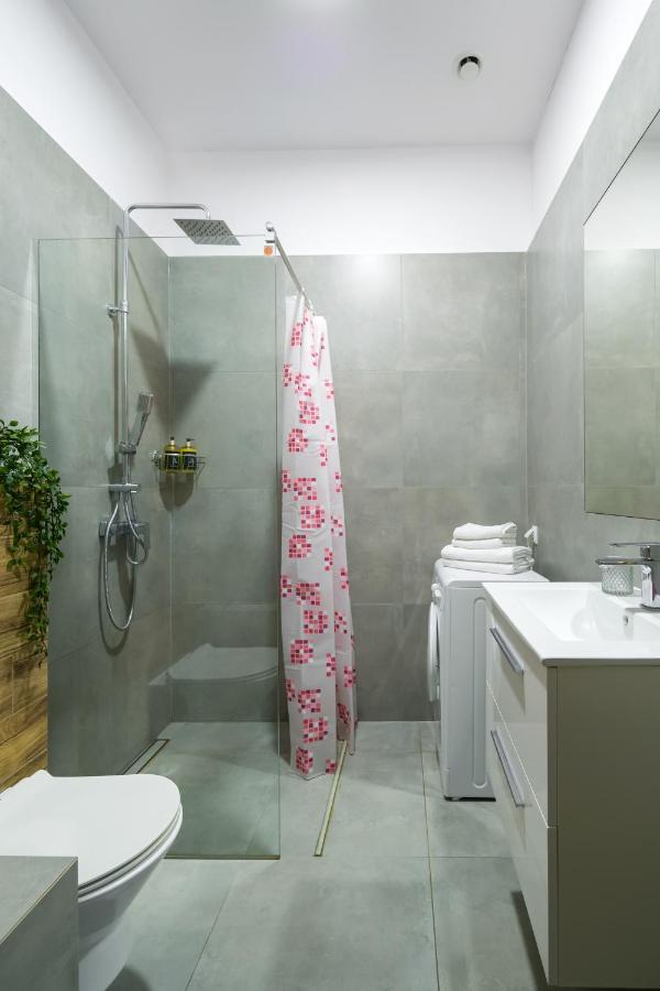 Uroczy apartament obok Opery i Dworca Głównego Cracóvia Exterior foto