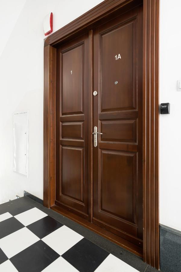 Uroczy apartament obok Opery i Dworca Głównego Cracóvia Exterior foto