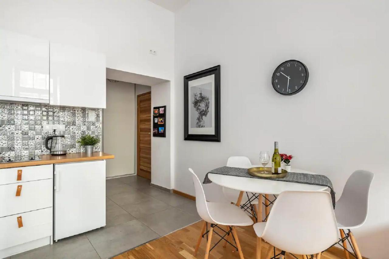 Uroczy apartament obok Opery i Dworca Głównego Cracóvia Exterior foto