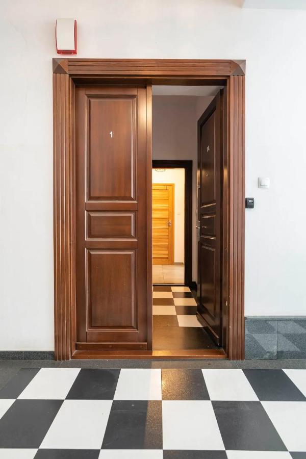 Uroczy apartament obok Opery i Dworca Głównego Cracóvia Exterior foto