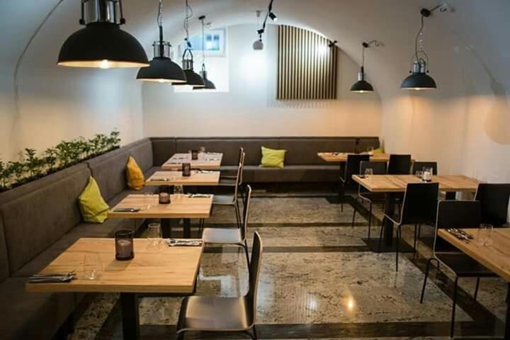 Uroczy apartament obok Opery i Dworca Głównego Cracóvia Exterior foto